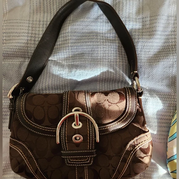 Purses - Picture 2 of 8